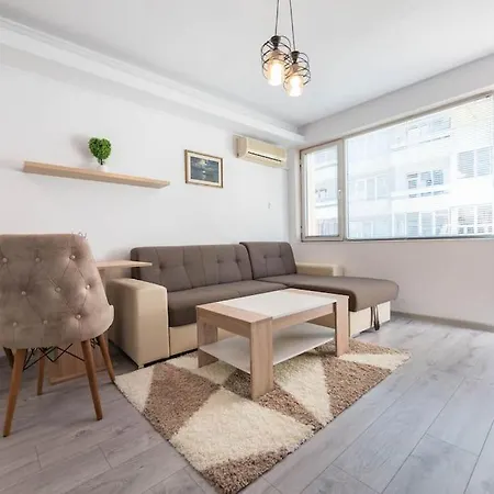 Homey Near Grand Mall Apartment